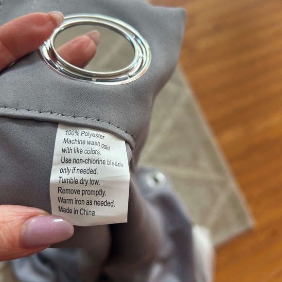 Beautiful single panel curtain - Picture 5 of 8